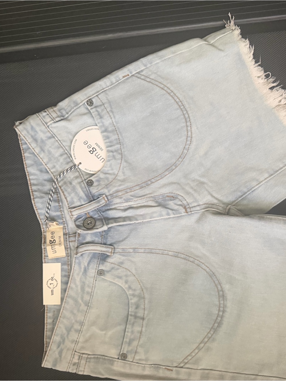 Umgee Light Wash High-Rise Denim Shorts Size 1/26